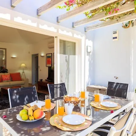 Sleeps 4 Air Con Wifi T480322 Вилла