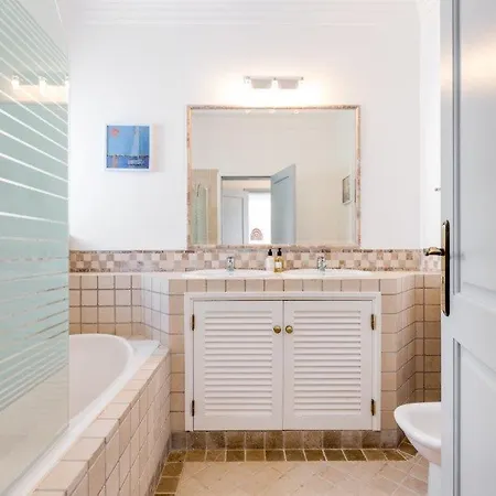 Sleeps 4 Air Con Wifi T480322 Villa