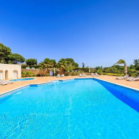 Sleeps 4 Air Con Wifi T480322